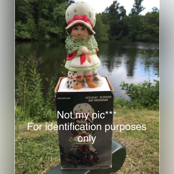 Vintage Bisque Porcelain Pomander Potpourri Holder Jasco Girl in Bonet with Cat - Picture 6 of 6